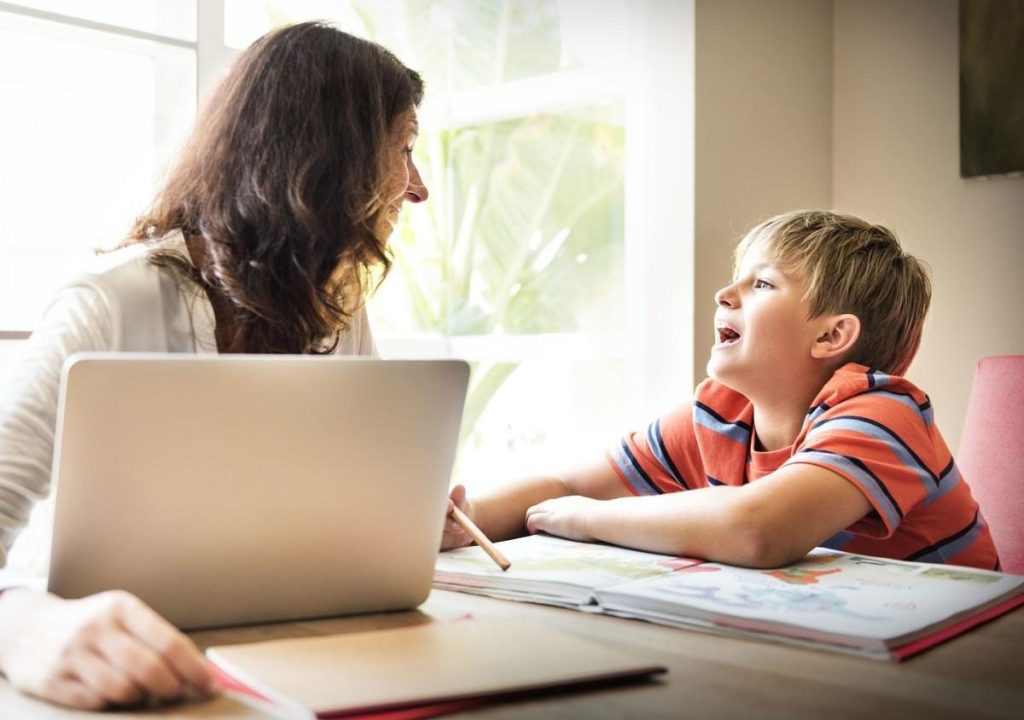 کتاب زبان family and friends starter و کتاب کار زبان family and friends starter و سوالات کتاب family and friends starter و خرید کتاب Family and Friends Starter - نقش والدین در آموزش زبان با کتاب Family and Friends Starter در خانه